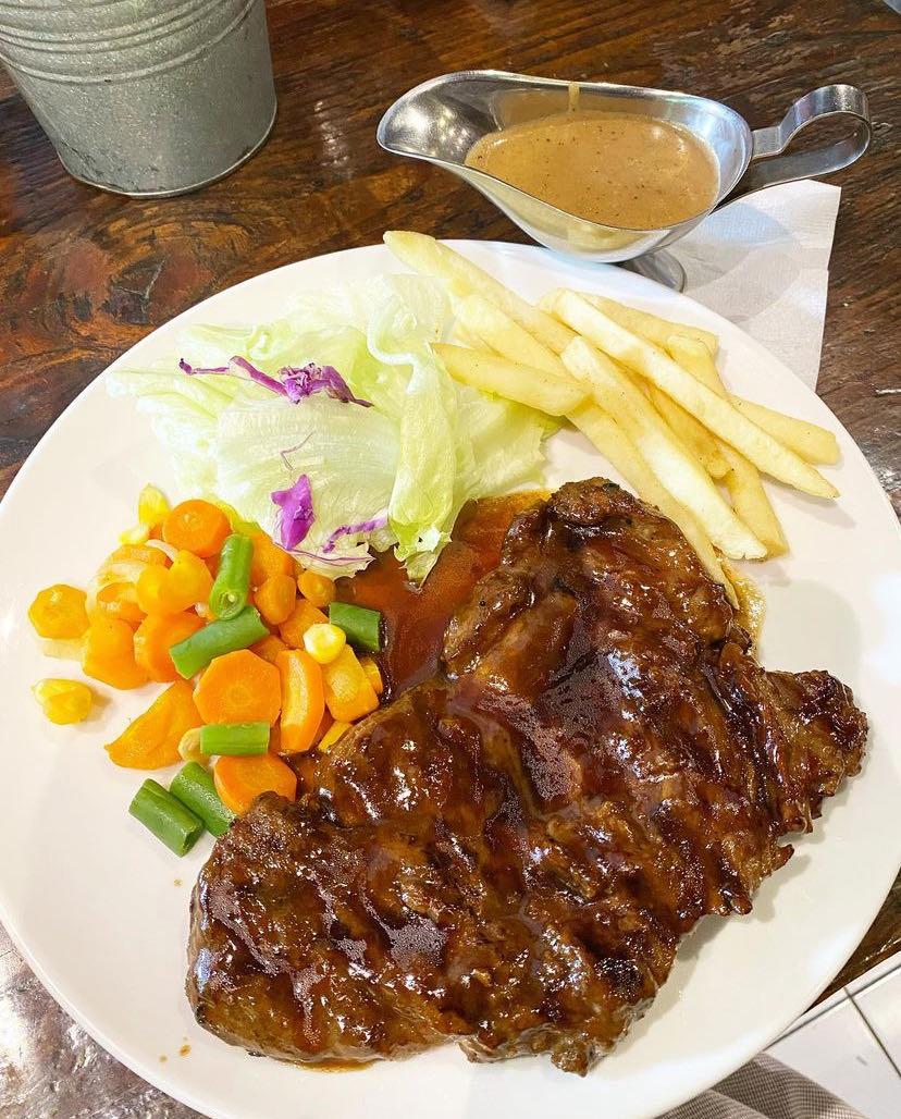 Ozt Cafe & Steak House review