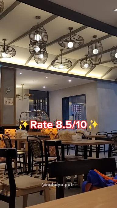 https://dgji3nicqfspr.cloudfront.net/MATRAMAN/Restaurant/Dapur_Solo__Matraman/Reviews/22VID_Review_17180795730685315954061369054789-17D7D846E348D248_171807958232322_1718079583714.jpg