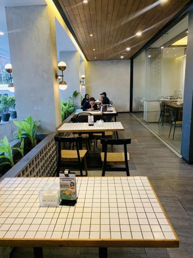 https://dgji3nicqfspr.cloudfront.net/MATRAMAN/Restaurant/Dapur_Solo__Matraman/Reviews/thumbnail/IMG_Review_1712286443564_compressed5298304804676605576_1712286444469.jpg