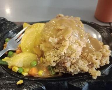 https://dgji3nicqfspr.cloudfront.net/MATRAMAN/Restaurant/Waroeng_Steak__Shake__Utan_Kayu_Raya_Jakarta/Reviews/thumbnail/uploadsuploads-thumb_1716212788927.jpg