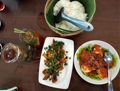 https://dgji3nicqfspr.cloudfront.net/MEDAN_AMPLAS/Restaurant/Restoran_Kembang/Reviews/thumbnail/uploadsuploads-thumb_1715322222907.jpg