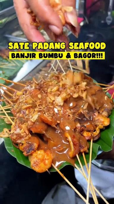 https://dgji3nicqfspr.cloudfront.net/MEDAN_KOTA/Restaurant/Sate_Padang_Rizqi_Gunawan/Reviews/thumbnail/1JCClihpDnW7BJRMchqEdvztN9NITduDg-0.jpg