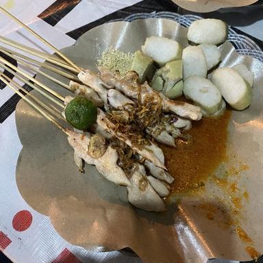 https://dgji3nicqfspr.cloudfront.net/MEDAN_SATRIA/Restaurant/Sate_Taichan_Pelakor/Reviews/thumbnail/file_1710910368977.jpg