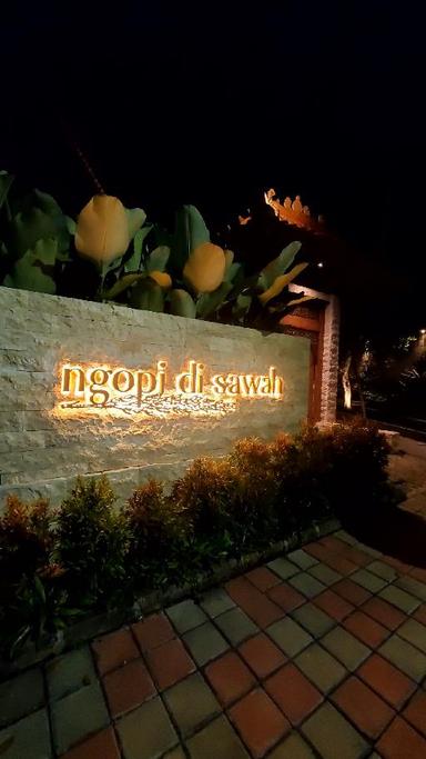 https://dgji3nicqfspr.cloudfront.net/MEGAMENDUNG/Cafe/Ngopi_Di_Sawah/Reviews/thumbnail/IMG_Review_1718466009482_compressed6876033922111602066-17D937BB03BD9D16-thumb_1718466009630.jpg