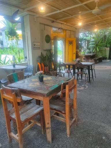 https://dgji3nicqfspr.cloudfront.net/MENGWI/Restaurant/Teh_Manis_Bali/Reviews/thumbnail/IMG_Review_1711218863000_compressed5658800465142657879_1711218864504.jpg