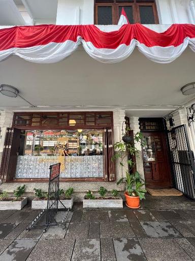 https://dgji3nicqfspr.cloudfront.net/MENTENG/Cafe/Bakoel_Koffie/Reviews/thumbnail/file-17EEA8C1AADF1188-thumb_1724501257513.jpg