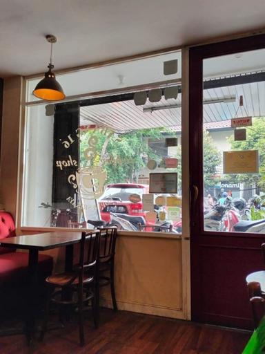 https://dgji3nicqfspr.cloudfront.net/MENTENG/Cafe/Sabang_16_Kopi__Srikaya/Reviews/thumbnail/IMG_Review_1711209726616_compressed58508118232398353_1711209728230.jpg