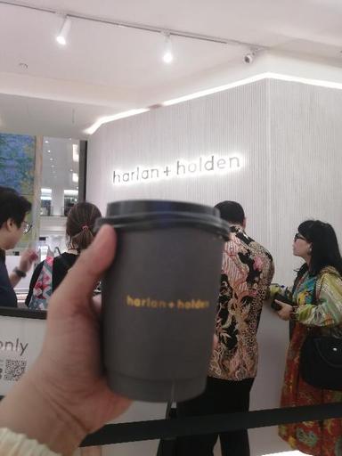 https://dgji3nicqfspr.cloudfront.net/MENTENG/Coffee_Shop/HarlanHolden__Plaza_Indonesia/Reviews/thumbnail/IMG_Review_1719614119651_compressed857126671641509085-17DD4BEE3A35D8B3-thumb_1719614119643.jpg