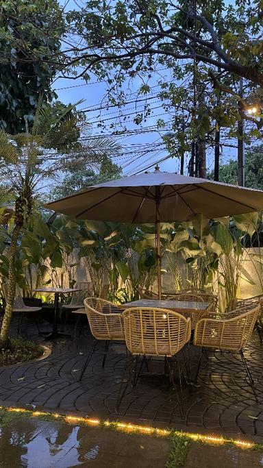 https://dgji3nicqfspr.cloudfront.net/MENTENG/Restaurant/Belly_Bandit_Menteng/Reviews/thumbnail/file_1712383692712.jpg