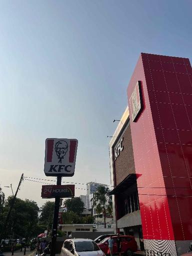 https://dgji3nicqfspr.cloudfront.net/MENTENG/Restaurant/Kfc__Cikini/Reviews/thumbnail/uploadsuploads-thumb_1715156822538.jpg