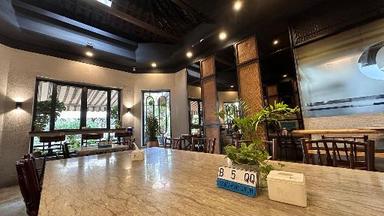 https://dgji3nicqfspr.cloudfront.net/MENTENG/Restaurant/QQ_Kopitiam__Menteng/Reviews/thumbnail/file-17E0B0B3C41C4773-thumb_1720569344103.jpg