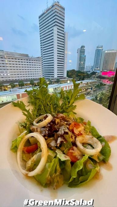 https://dgji3nicqfspr.cloudfront.net/MENTENG/Restaurant/Steak_21__Plaza_Indonesia/Reviews/thumbnail/file_1710920917276.jpg