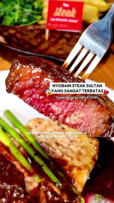 https://dgji3nicqfspr.cloudfront.net/MENTENG/Restaurant/Steak_Hotel_By_Holycow__Tkp_Sabang/Reviews/thumbnail/186sO2ecARwtAMalbyZJhv4KiS8TPnUAZ.jpg