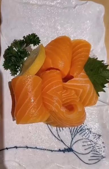 https://dgji3nicqfspr.cloudfront.net/MENTENG/Restaurant/Sushi_Hiro__Plaza_Indonesia/Reviews/thumbnail/file_1711074664730.jpg