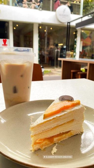 https://dgji3nicqfspr.cloudfront.net/MIJEN/Bakery/Bloomery_Cake__Patisserie_Semarang/Reviews/thumbnail/uploadsuploads-thumb_1714221611916.jpg