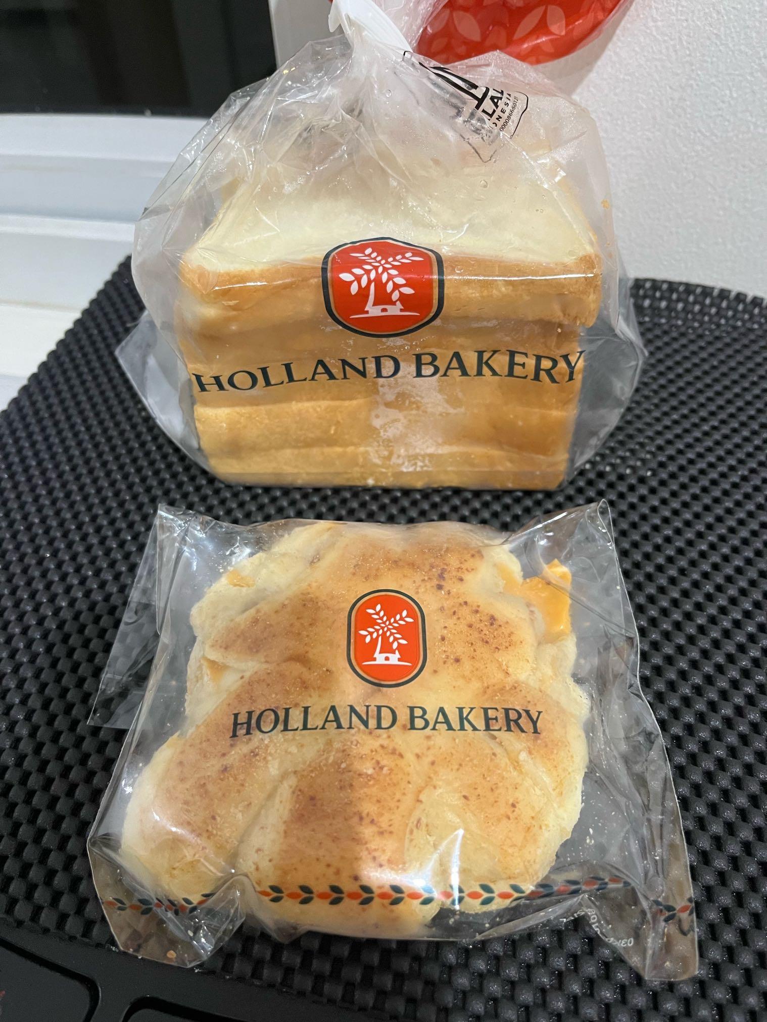 Holland Bakery Mulyosari review