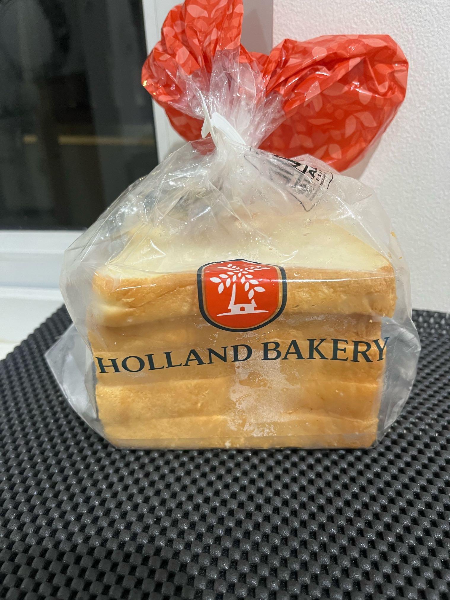 Holland Bakery Mulyosari review