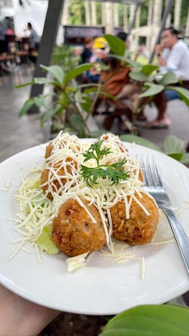 https://dgji3nicqfspr.cloudfront.net/PADALARANG/Restaurant/La_Pantry_By_Planet_Drinks/Reviews/thumbnail/file_1709047439339.jpg