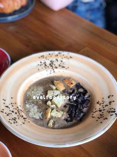 https://dgji3nicqfspr.cloudfront.net/PADALARANG/Restaurant/Ulin_Coffee_And_Eatery/Reviews/thumbnail/uploadsuploads-thumb_1714522215440.jpg