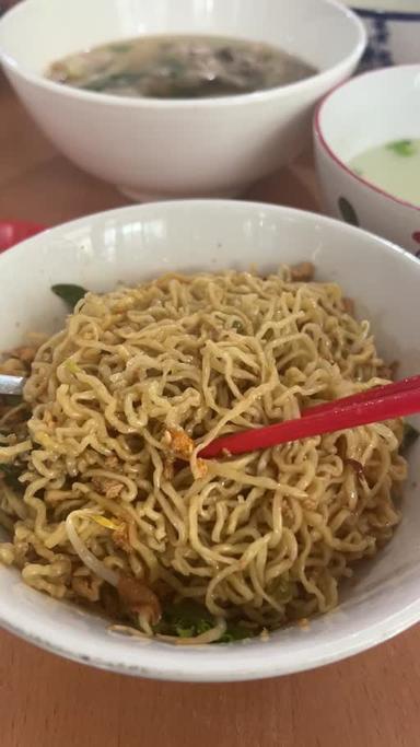 https://dgji3nicqfspr.cloudfront.net/PADEMANGAN/Chinese_Restaurant/Bakmi_Aliang/Reviews/22file_171550093555222_1715500936461.jpg