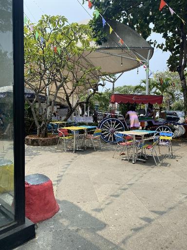 https://dgji3nicqfspr.cloudfront.net/PADEMANGAN/Restaurant/Batavia_Cafe_Ancol/Reviews/thumbnail/file_1710915991551.jpg