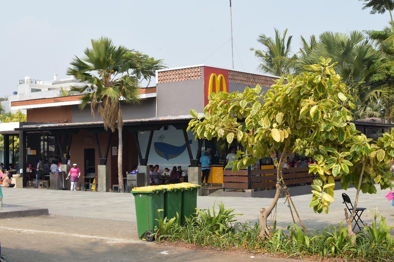 Mcdonald'S - Pantai Ancol review