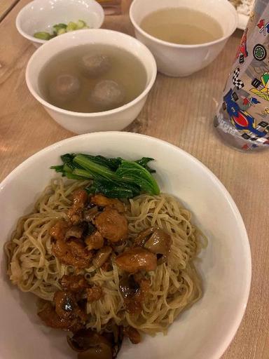 https://dgji3nicqfspr.cloudfront.net/PAGEDANGAN/Restaurant/Bakmi_GM__Aeon_Mall_Serpong/Reviews/thumbnail/uploadsuploads-thumb_1715152275151.jpg