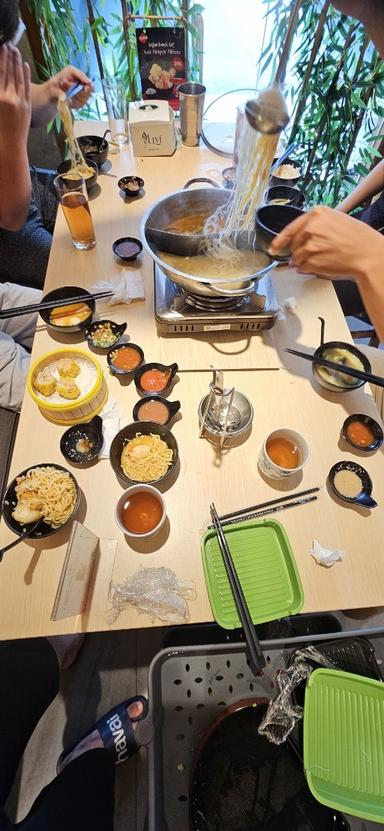 https://dgji3nicqfspr.cloudfront.net/PAGEDANGAN/Restaurant/Tomo_Hotpot/Reviews/thumbnail/IMG_Review_1711860349026_compressed7398399538108298593_1711860350391.jpg