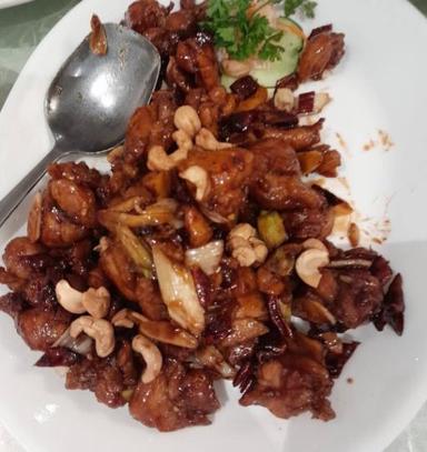 https://dgji3nicqfspr.cloudfront.net/PALMERAH/Chinese_Restaurant/Central_Restaurant_Tomang/Reviews/thumbnail/IMG_Review_1718874340778_compressed8692964624375402851-17DAAB1B3B6A55B4-thumb_1718874341479.jpg