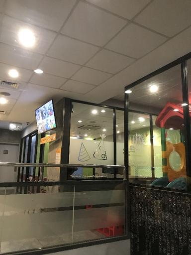 https://dgji3nicqfspr.cloudfront.net/PALMERAH/Restaurant/McdonaldS__Palmerah/Reviews/thumbnail/file_1712599277440.jpg