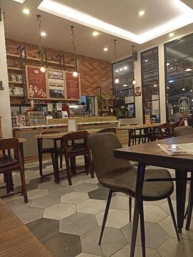 https://dgji3nicqfspr.cloudfront.net/PAMULANG/Restaurant/Piro_Restaurant__Cafe/Reviews/thumbnail/IMG_Review_1717596626609_compressed3808838453169008058-17D621084734C3C0-thumb_1717596627695.jpg