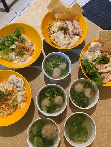 https://dgji3nicqfspr.cloudfront.net/PARONGPONG/Restaurant/Mie_Gerlong/Reviews/thumbnail/file-17E2D5C49C56CD0A-thumb_1721173048292.jpg