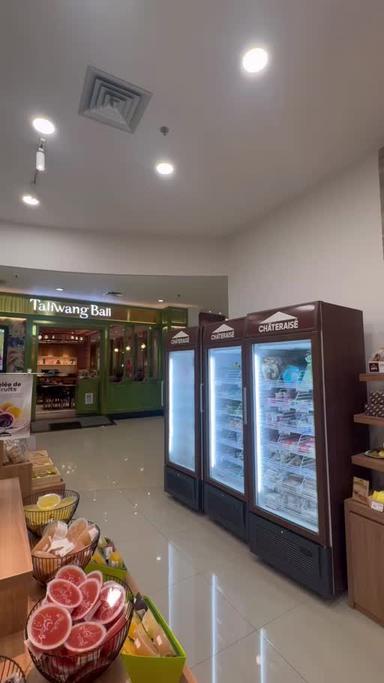 https://dgji3nicqfspr.cloudfront.net/PENJARINGAN/Bakery/Chateraise_Emporium_Pluit/Reviews/22file-17DD6702FB9BDA20_171964389561922_1719643896520.jpg