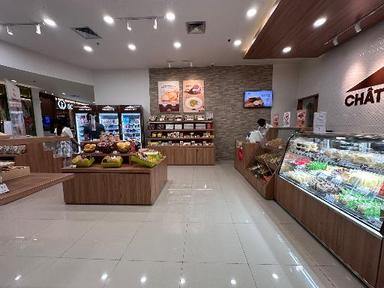 https://dgji3nicqfspr.cloudfront.net/PENJARINGAN/Bakery/Chateraise_Emporium_Pluit/Reviews/thumbnail/file-17DB2A26CB3E3A21-thumb_1719014029325.jpg