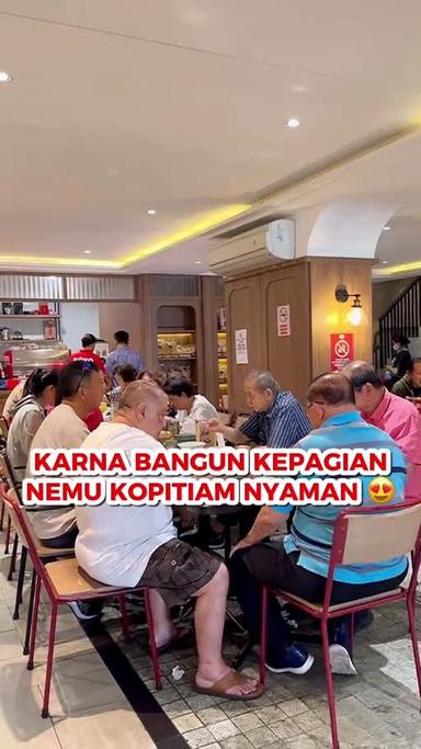 https://dgji3nicqfspr.cloudfront.net/PENJARINGAN/Cafe/Koko_Hawker_Muara_Karang/Reviews/thumbnail/1tSArjdI7EXIlk034RyQLX6f0Lmy3cxx-.jpg