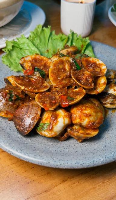 https://dgji3nicqfspr.cloudfront.net/PENJARINGAN/Chinese_Restaurant/Alor_Seafood/Reviews/thumbnail/uploadsuploads-thumb_1715167713487.jpg