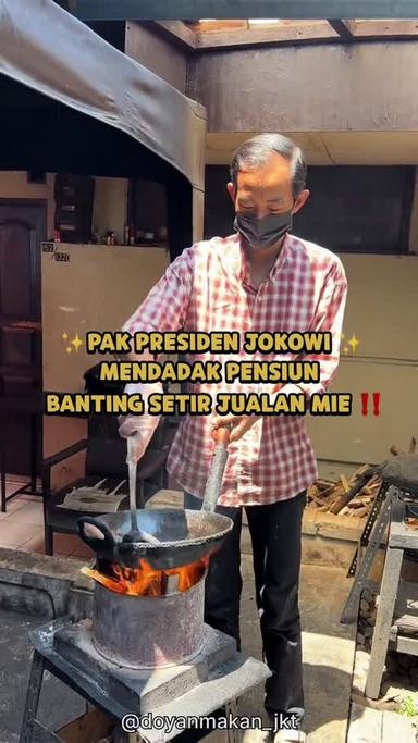 https://dgji3nicqfspr.cloudfront.net/PENJARINGAN/Chinese_Restaurant/Bakmi_Lamlo/Reviews/thumbnail/1mmlJQtwkN3LZ3OKmtSiaIr6FQBAdUqAN-0.jpg