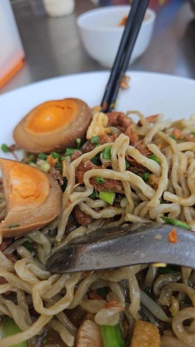 https://dgji3nicqfspr.cloudfront.net/PENJARINGAN/Chinese_Restaurant/Bakmi_Lamlo/Reviews/thumbnail/file-17F9248DCE4D388B-thumb_1727452123867.jpg