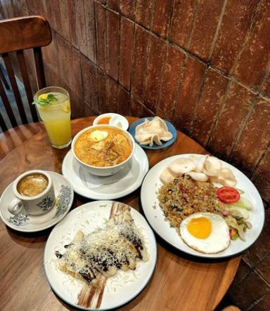 https://dgji3nicqfspr.cloudfront.net/PENJARINGAN/Restaurant/Kopitien67_Pik/Reviews/thumbnail/IMG_Review_1710761929045_compressed8788609694267629009_1710761931871.jpg