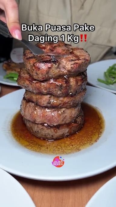 https://dgji3nicqfspr.cloudfront.net/PENJARINGAN/Restaurant/Meat_A_Meat/Reviews/thumbnail/1RwVl2obygiIYbvzhF2I8dlLP759IeSmT-0.jpg
