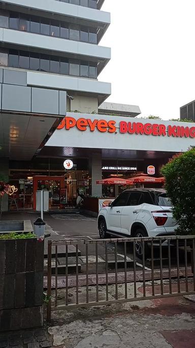 https://dgji3nicqfspr.cloudfront.net/PENJARINGAN/Restaurant/Popeyes__PIK/Reviews/thumbnail/22VID_Review_17133540147607201984086502164488_171335402289122_1713354023680.jpg