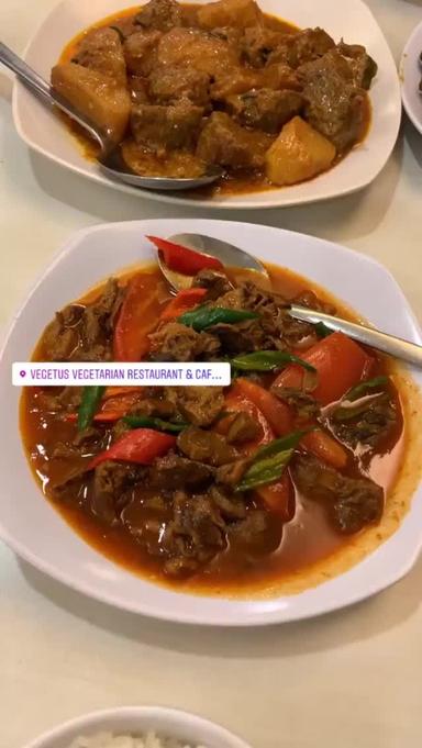 https://dgji3nicqfspr.cloudfront.net/PENJARINGAN/Restaurant/Vegetus_Vegetarian/Reviews/thumbnail/22file_171336404596622_1713364046508.jpg