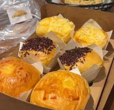 https://dgji3nicqfspr.cloudfront.net/PESANGGRAHAN/Bakery/LotButter__Lucy_Curated_Compound_Bintaro/Reviews/thumbnail/file-17D7A24C1C9FC996-thumb_1718020231070.jpg