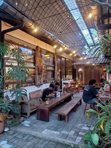 https://dgji3nicqfspr.cloudfront.net/PESANGGRAHAN/Restaurant/KLEI_Creative_Space__Eatery/Reviews/thumbnail/IMG_Review_1713537517425_compressed6875408007301002234_1713537518392.jpg