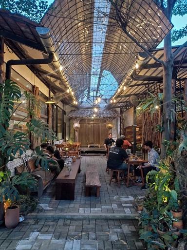 https://dgji3nicqfspr.cloudfront.net/PESANGGRAHAN/Restaurant/KLEI_Creative_Space__Eatery/Reviews/thumbnail/IMG_Review_1713537519153_compressed4428173397998383_1713537520254.jpg