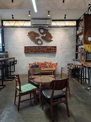 https://dgji3nicqfspr.cloudfront.net/PESANGGRAHAN/Restaurant/KLEI_Creative_Space__Eatery/Reviews/thumbnail/IMG_Review_1713537523714_compressed5376621283890212836_1713537524682.jpg