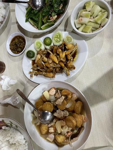 https://dgji3nicqfspr.cloudfront.net/PONDOKMELATI/Chinese_Restaurant/Rumah_Makan_Kalimantan/Reviews/thumbnail/file_1712405784403.jpg