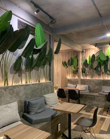 https://dgji3nicqfspr.cloudfront.net/PONDOK_AREN/Cafe/Pome_Coffee_House__Eatery__Pome_House_Food_And_Beverage_Society__Community_Hub/Reviews/thumbnail/file-17D2206FF008C89D-thumb_1716470073559.jpg