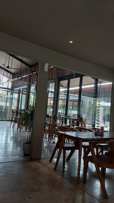 https://dgji3nicqfspr.cloudfront.net/PONDOK_AREN/Coffee_Shop/Orbit_Brasserie/Reviews/thumbnail/IMG_Review_1720332580664_compressed4294498378195220196-17DFD95E4BEDA480-thumb_1720332582160.jpg