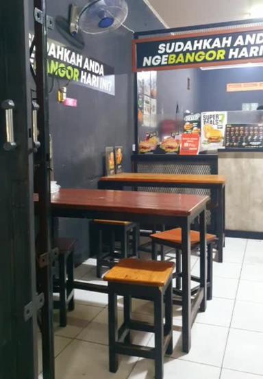 https://dgji3nicqfspr.cloudfront.net/PONDOK_AREN/Restaurant/Burger_Bangor/Reviews/22VID_Review_1717679758053532159621687202500-17D66CAB9D9717CD_171767979261122_1717679793642.jpg